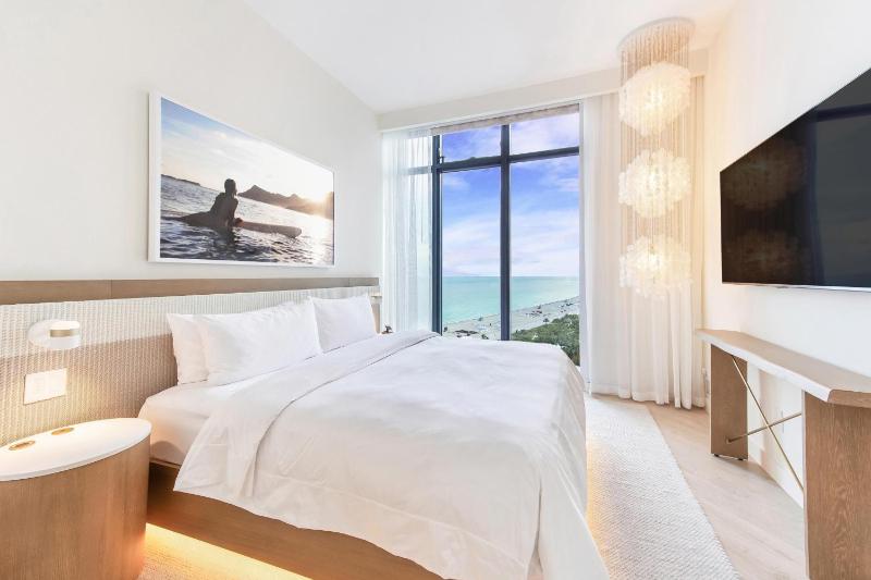 Junior Suite, Suite, 1 King, Ocean View, Balcony image 3