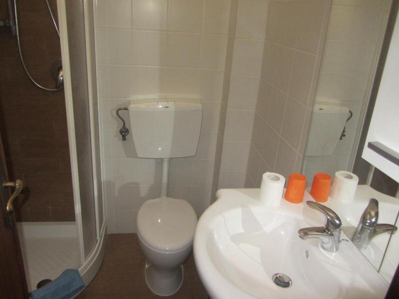 Triple Room with Balcony image 3
