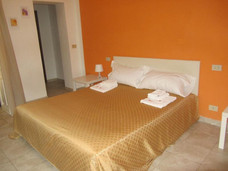 Triple Room with Balcony image 4