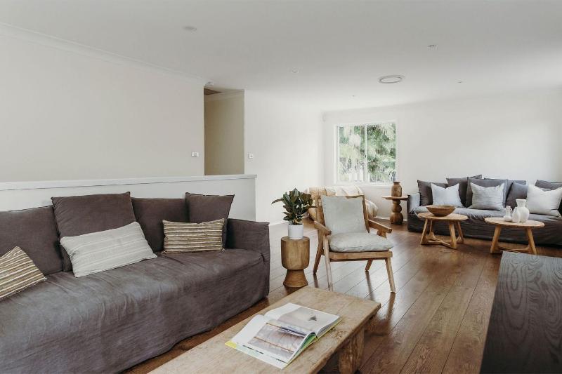 The Beach House 25 Tomaree Road - fantastic house with pool linen - image 21