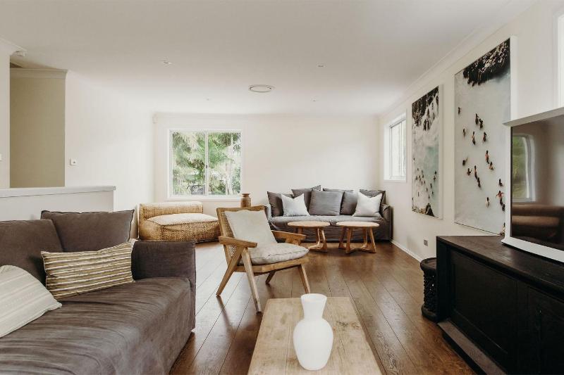 The Beach House 25 Tomaree Road - fantastic house with pool linen - image 18