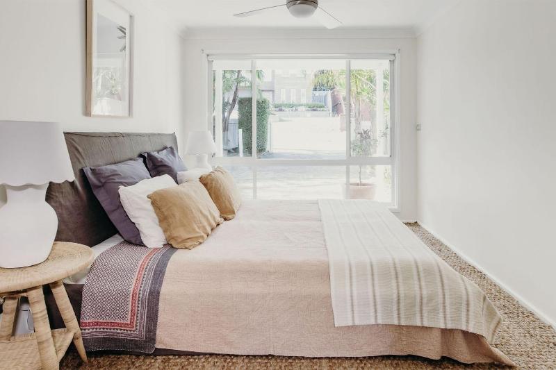 The Beach House 25 Tomaree Road - fantastic house with pool linen - image 10