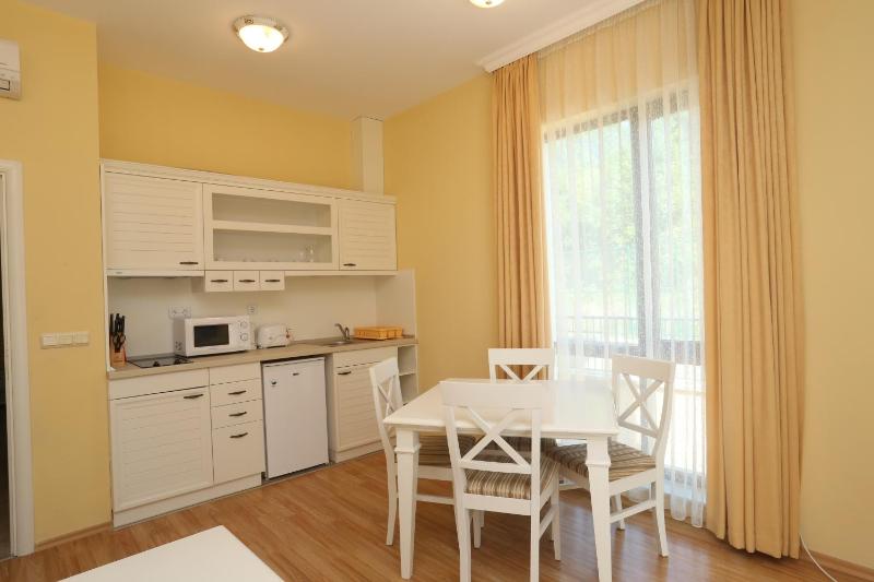Budget One-Bedroom Apartment image 3