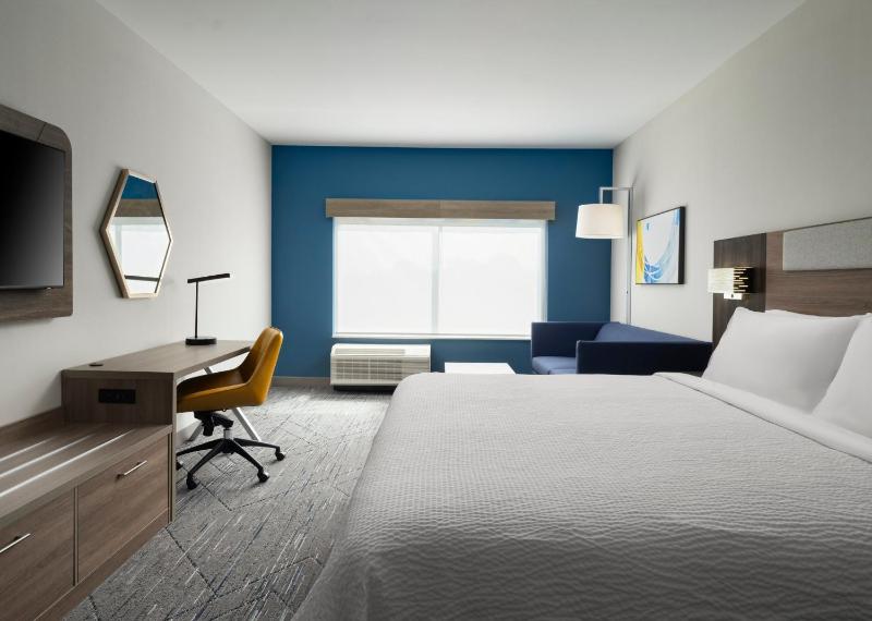 Suite - Hearing Accessible - Non-Smoking image 3