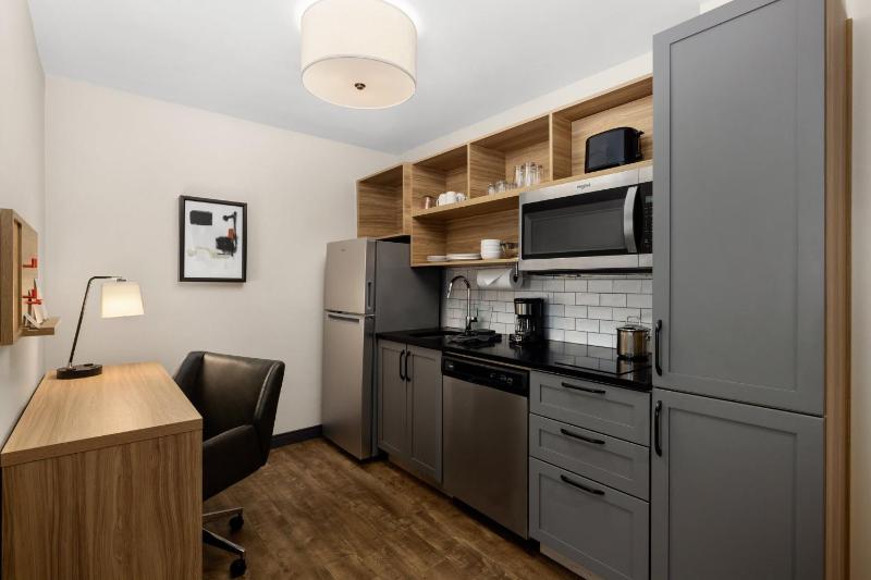 Studio Suite with Two Queen Beds image 4