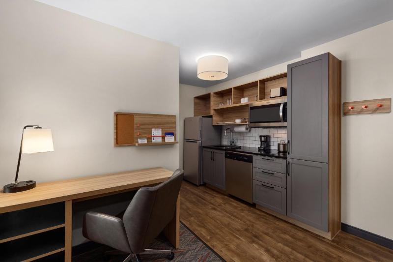 King Studio Suite image 4