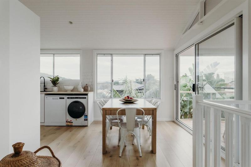 Baybreeze 18 Tomaree Road WiFi Air Conditioning Kitchenette - image 4