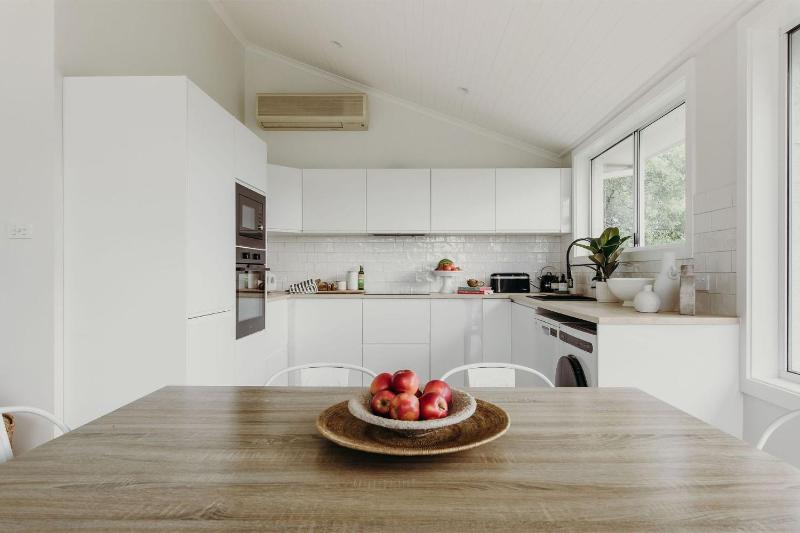 Baybreeze 18 Tomaree Road WiFi Air Conditioning Kitchenette - image 10