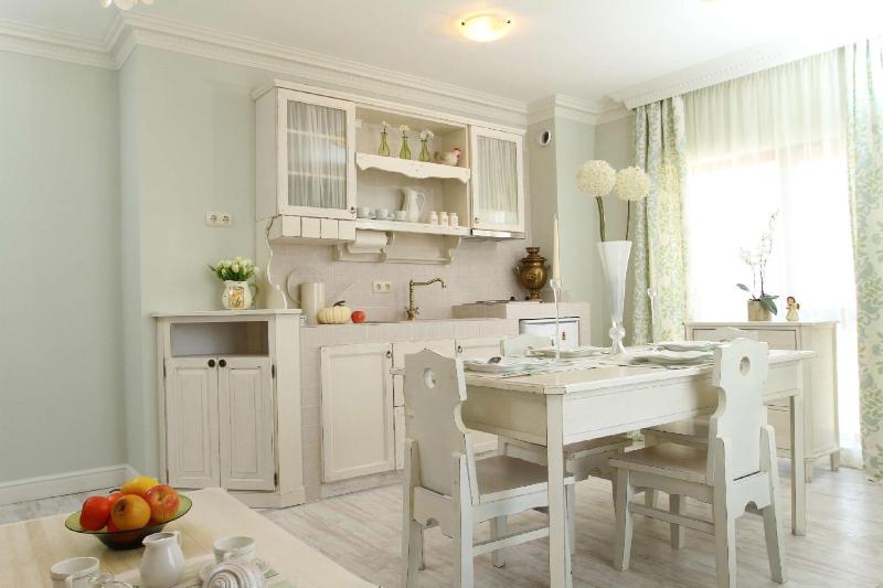 Luxury Two-Bedroom Apartment image 4