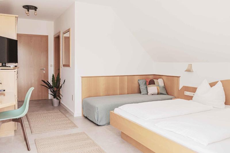 Double Room with Balcony image 3
