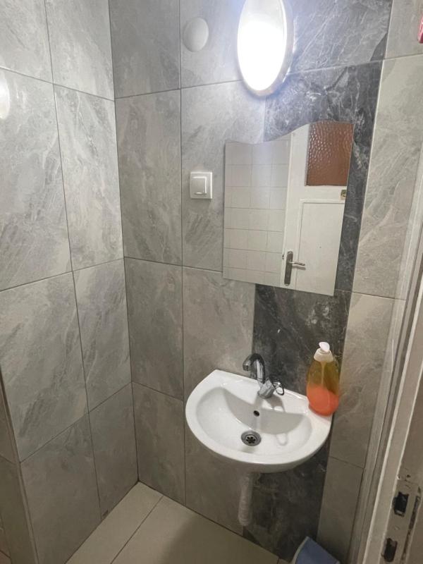 Single Room with Bathroom image 2