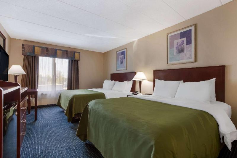 Queen Room with Two Queen Beds - Non-Smoking image 1