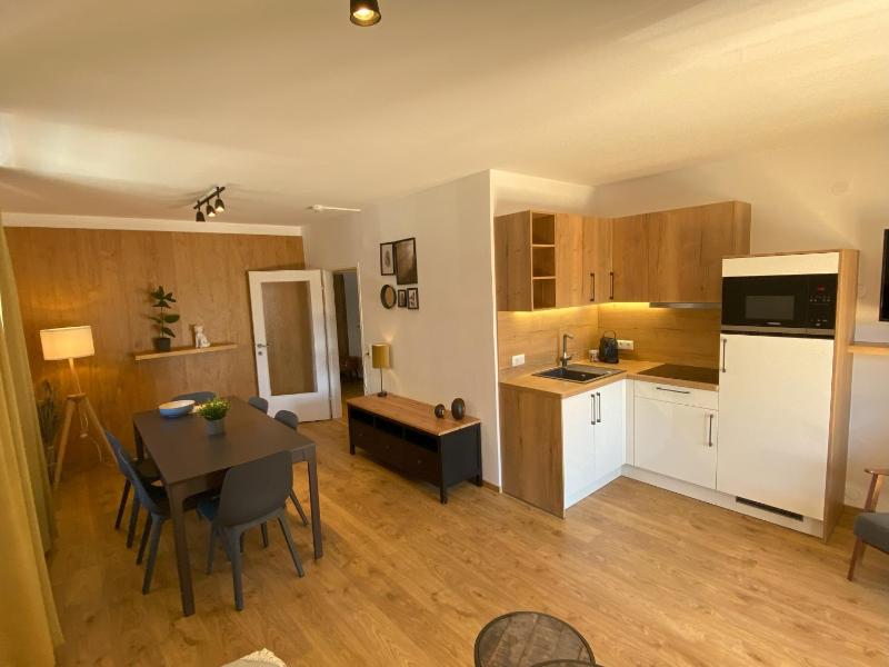 Deluxe One-Bedroom Apartment image 1