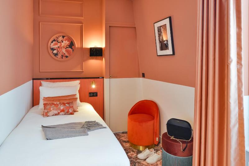 Standard Single Room image 2