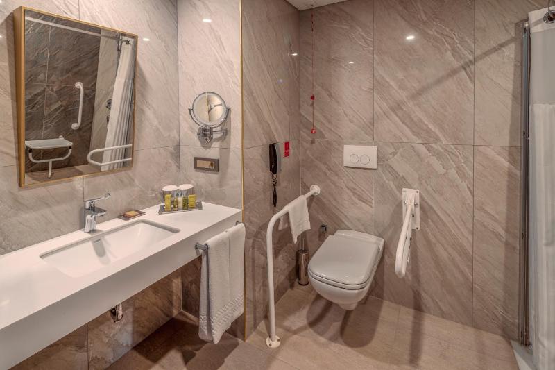 King Room - Mobility Accessible  image 4