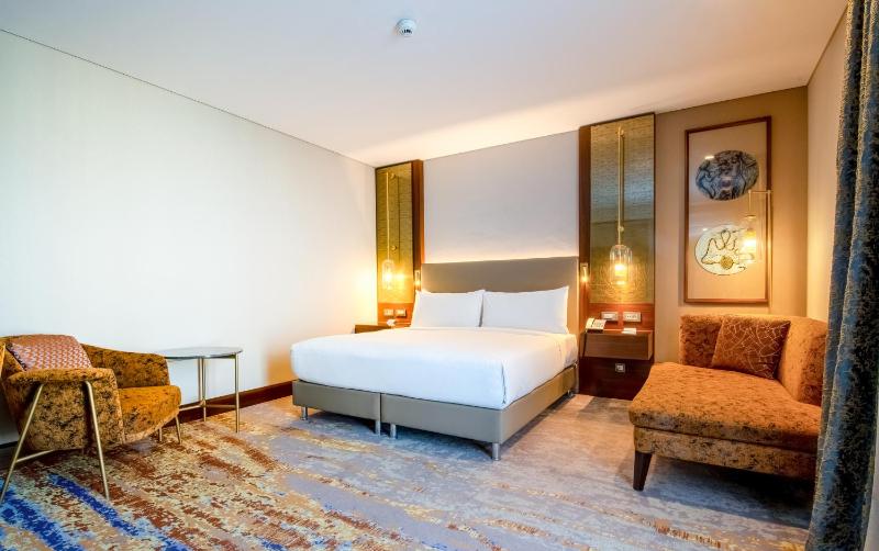Superior King Room image 3