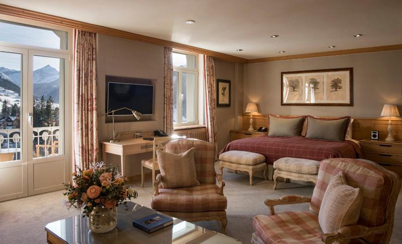 Deluxe Junior Suite Mountain View image 3