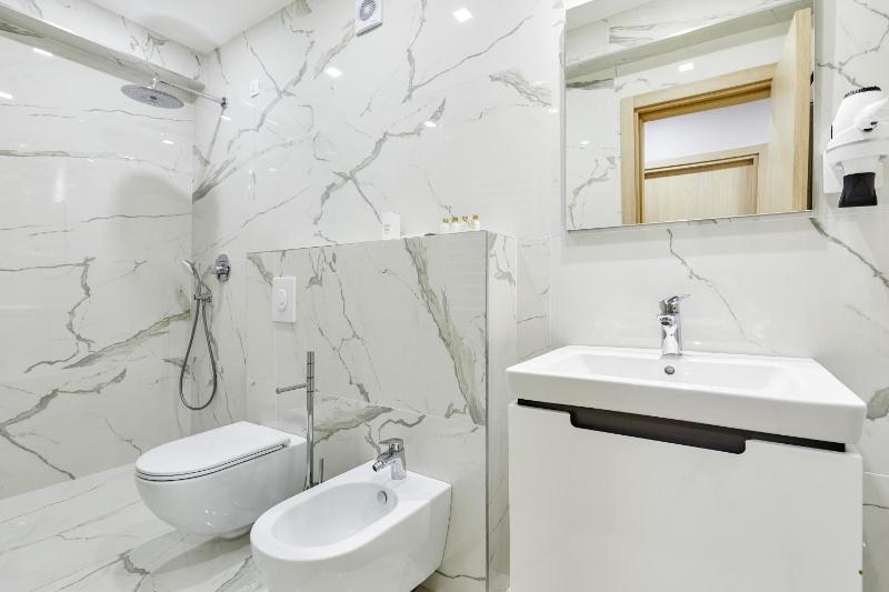 Deluxe Double Room with Balcony image 3