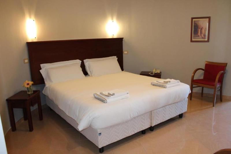 Double Room image 4