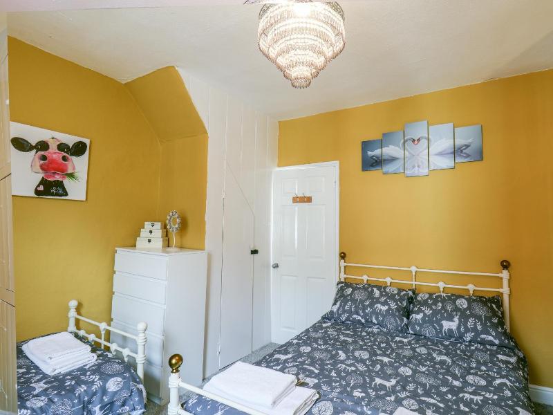 24 Trafalgar Road - image 10