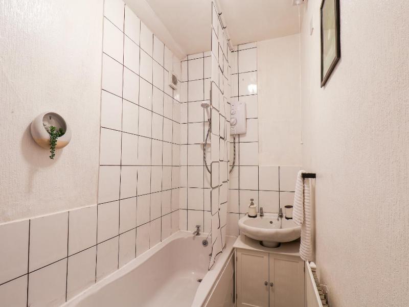 24 Trafalgar Road - image 14