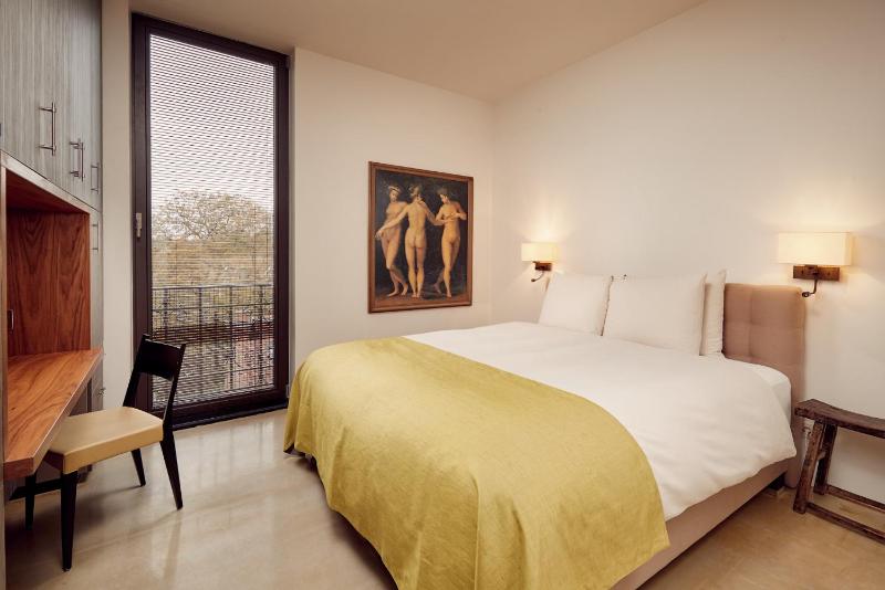 Superior Suite image 4