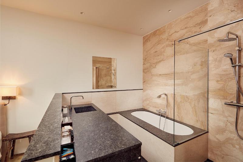 Superior Suite image 3