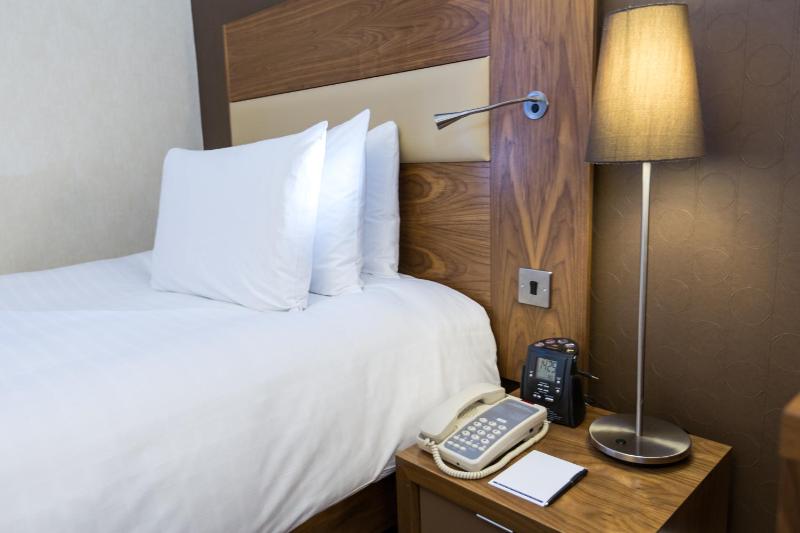 Single Guest Room image 3