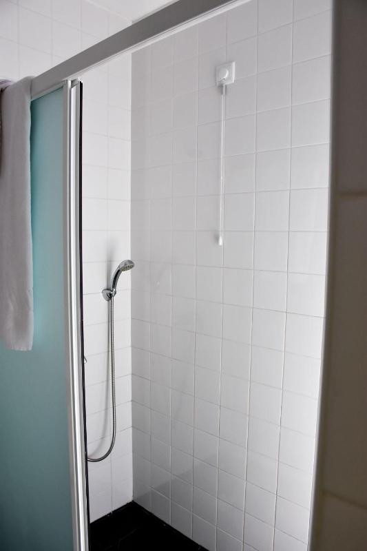 Classic Twin Room with Private Bathroom image 2