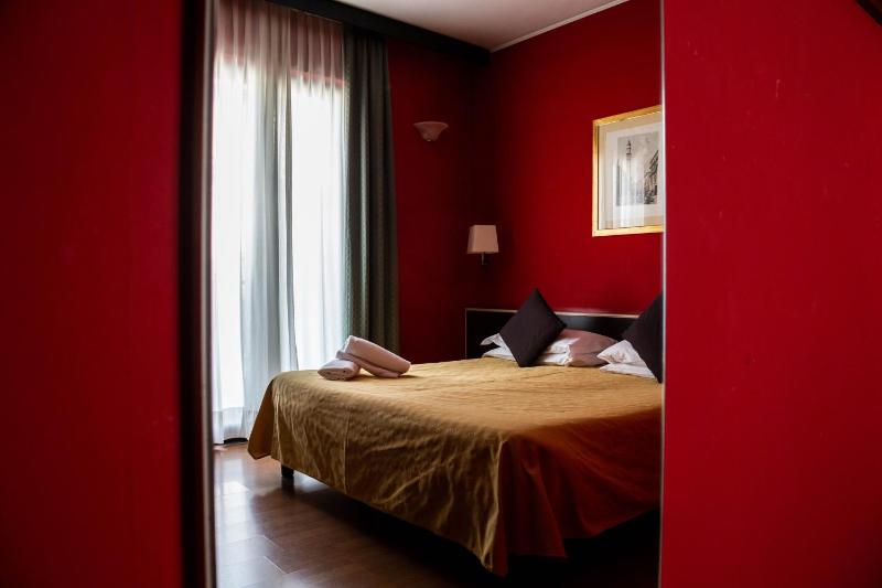 Double Room image 1