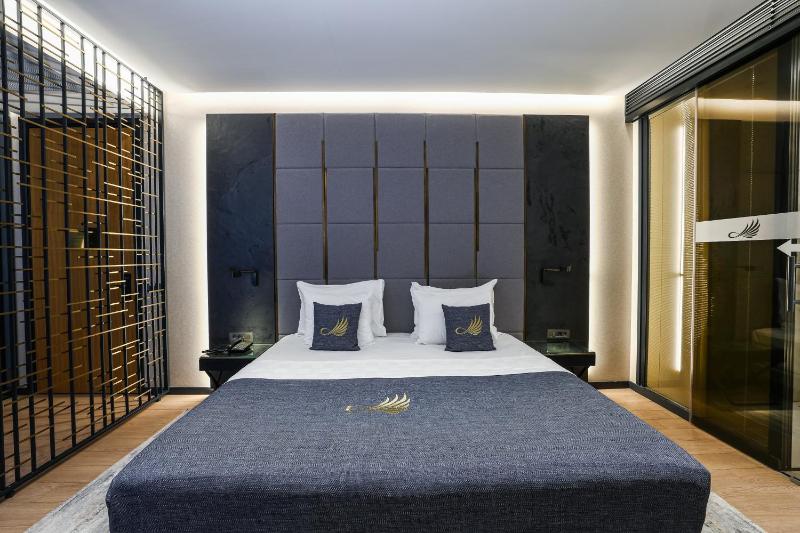 Superior Suit Room image 1