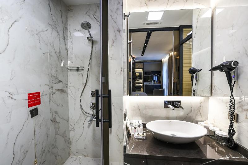 Executive Suite image 4