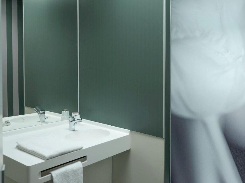 Triple Room - Non-Smoking image 4