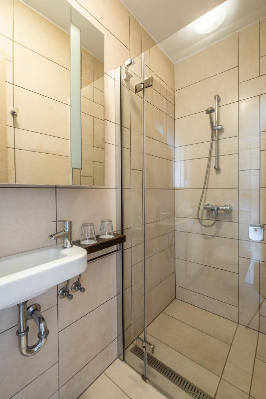 Standard Suite image 3