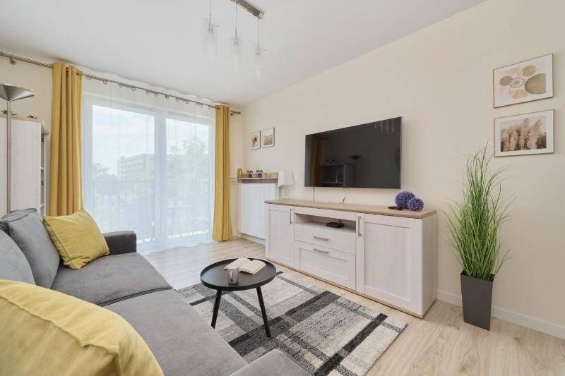 Apartment Piękna with PARKING Wrocław by Noclegi Renters - image 4