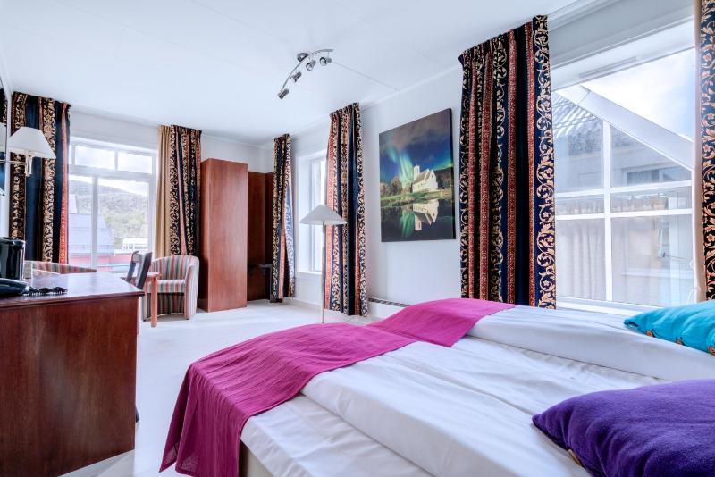 Standard Double or Twin Room image 4