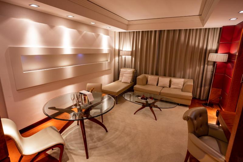 King Suite with Whirlpool image 1