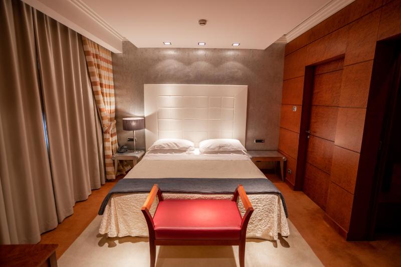 King Suite with Whirlpool image 3