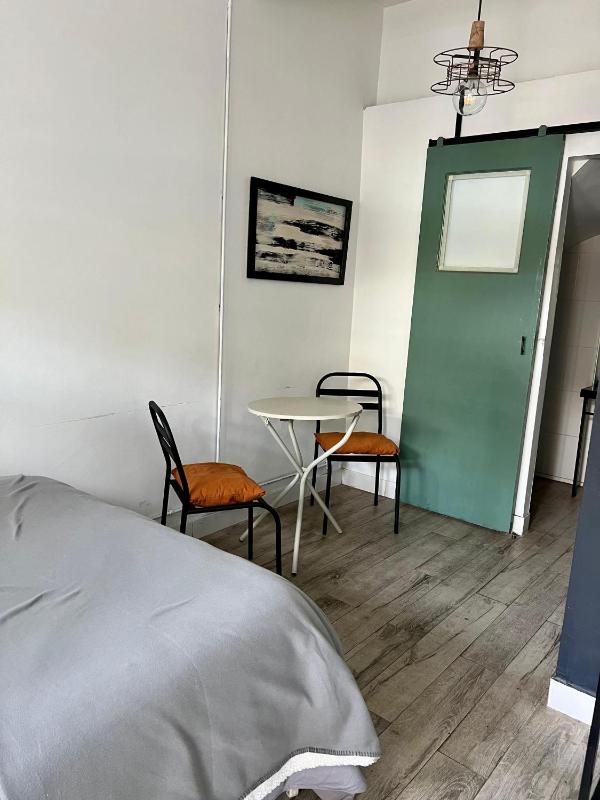 Monoambiente en zona residencial - image 5