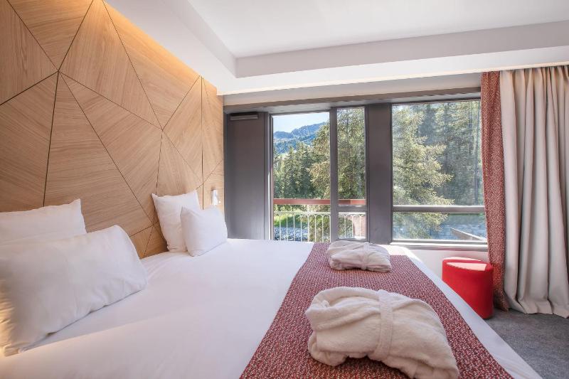Standard Room with Balcony image 3