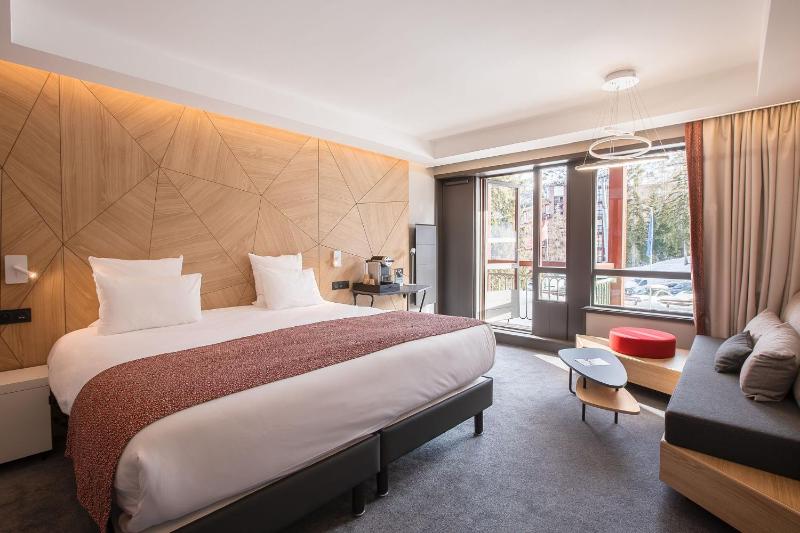 Standard Room with Balcony image 1