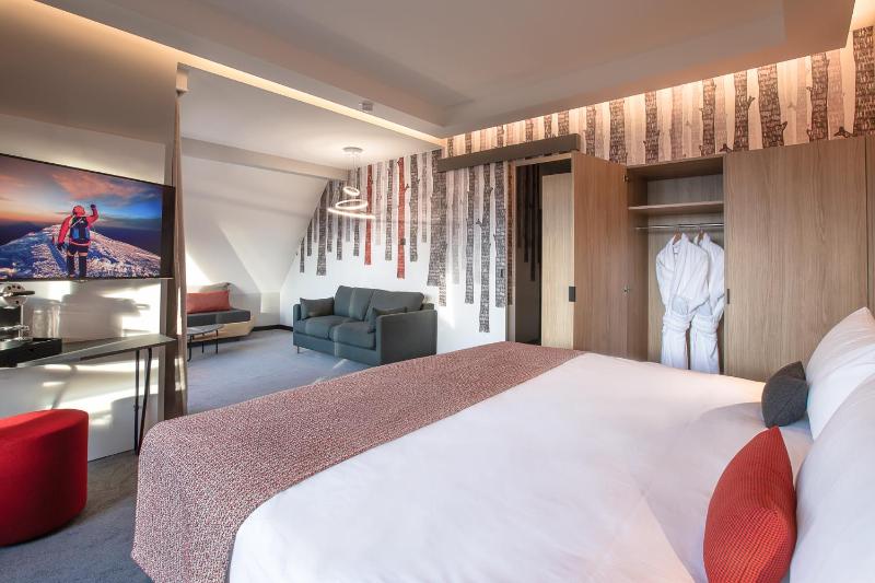 Family Suite with Balcony image 3