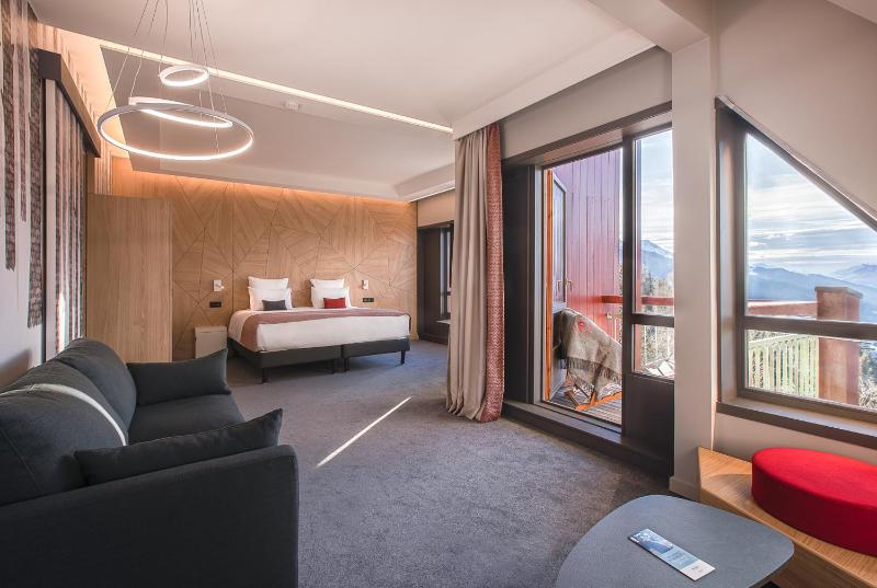 Family Suite with Balcony image 1