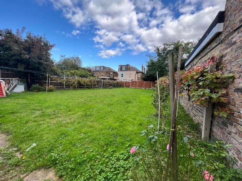 Deluxe Family Suite image 2