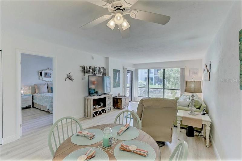 Resort Style Condo by the Beach with Heated Pool at Runaway Bay - image 16