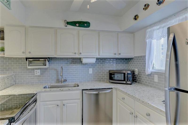 Resort Style Condo by the Beach with Heated Pool at Runaway Bay - image 41