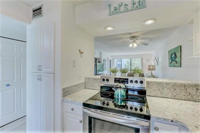Resort Style Condo by the Beach with Heated Pool at Runaway Bay - image 13