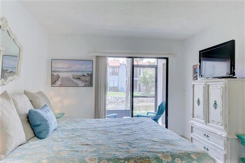 Resort Style Condo by the Beach with Heated Pool at Runaway Bay - image 31