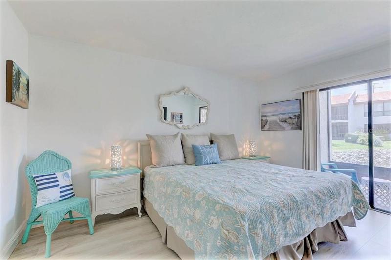 Resort Style Condo by the Beach with Heated Pool at Runaway Bay - image 39