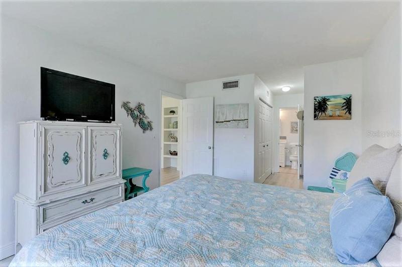 Resort Style Condo by the Beach with Heated Pool at Runaway Bay - image 18